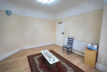 4 bedroom semi-detached house to rent - Photo 3