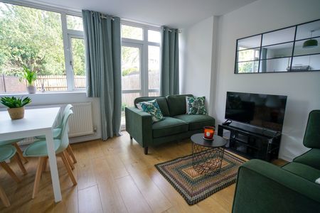 5 Bed Flat, Deeley Road, SW8 - Photo 3