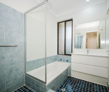 Relaxed coastal living on a quiet cul-de-sac ! - Photo 3