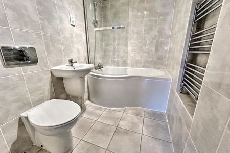 2 bedroom flat to rent - Photo 4