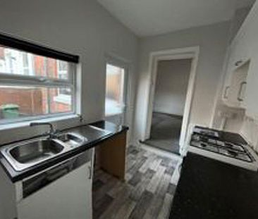 2 bed lower flat to rent in NE8 - Photo 2