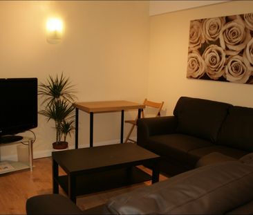 Room in a Shared House, The Headlands, CV5 - Photo 4