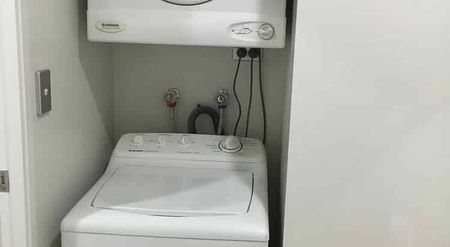 City Studio Apartment nr. Viaduct - Photo 3