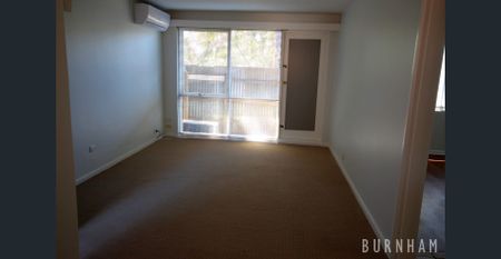 Spacious One-Bedroom Apartment in Prime Footscray Location - Photo 2