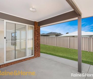 FAMILY HOME IN BOOROOMA - Photo 5