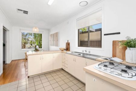 Gorgeous 3 Bedroom Home with Separate Home Office - Photo 2