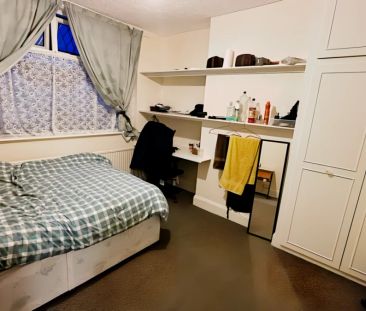 6 Bedroom House - Photo 1