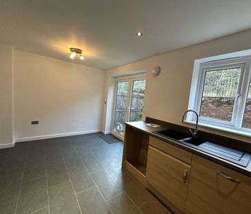 3 bedroom semi-detached house to rent - Photo 6