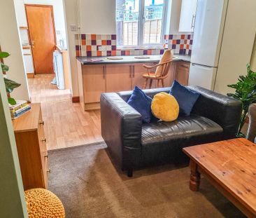 1 bedroom in a house share to rent - Photo 4