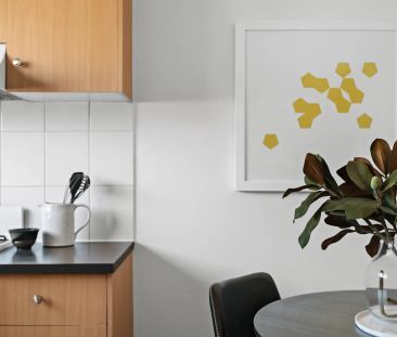 Bright One-Bedroom Apartment in Prime Carlisle Street Location - Photo 1