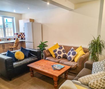 1 bedroom in a house share to rent - Photo 2