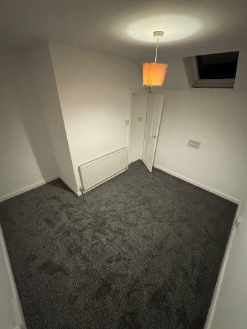 3 Bed Terraced House, Forster St, NG7 - Photo 2