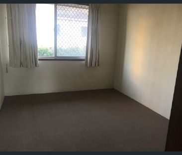 2 Bedroom Townhouse in Central Location - Photo 2