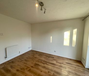 2 bedroom semi-detached to let - Photo 6