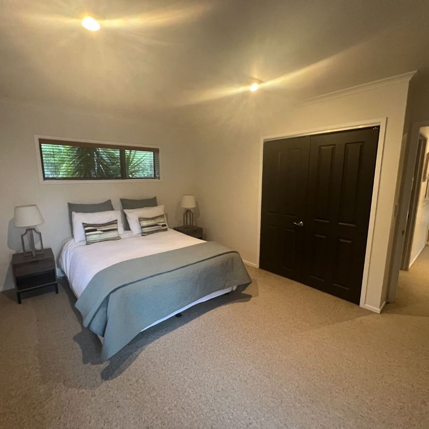 Room for Everyone Ã¢€“ Breathtaking Views in Matakatia Bay! - Photo 1