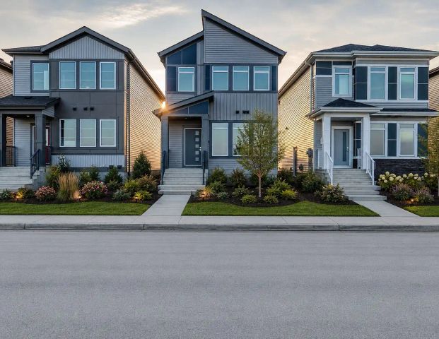Pet-friendly, Spacious, Home with 3 Full Washrooms, Home Office & Double Garage! — 3 Bedrooms+ Den Main Floor - Photo 1
