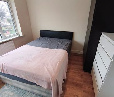 Studio Flat, Links Road, NW2 - Photo 2