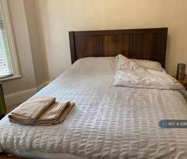3 bedroom flat to rent - Photo 6