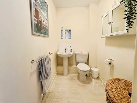 2 bedroom house to rent Peacock Close, Epsom, KT19 - Photo 3