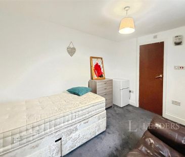 1 bedroom in a house share to rent - Photo 4