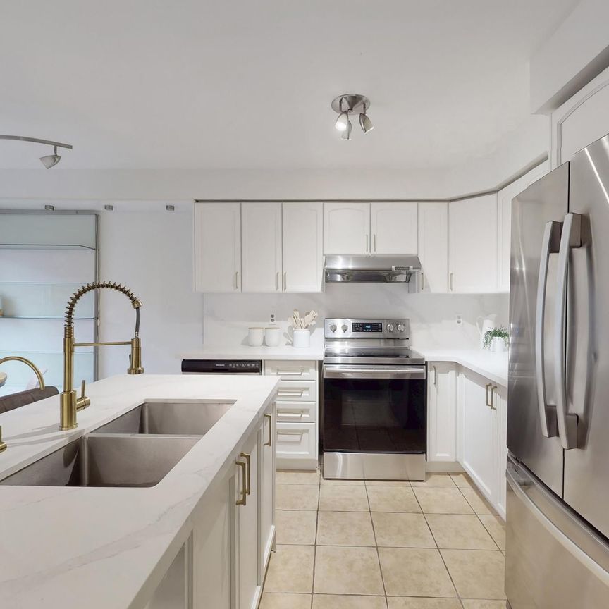 For Lease - 98 Lowther Lower Avenue, Richmond Hill, Ontario - Photo 1