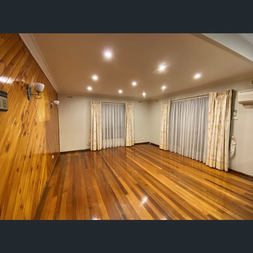 1 Dobson Avenue, Oakleigh East, Vic 3166 - Photo 1