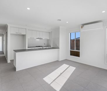 Stunning 3-Bedroom Home - Photo 4