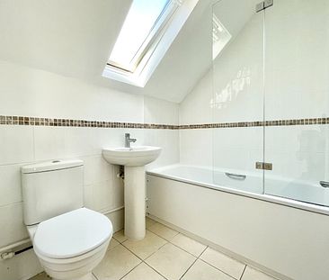 2 bed flat to rent in Peked Mede, Hook, Hampshire, RG27 9US - Photo 4