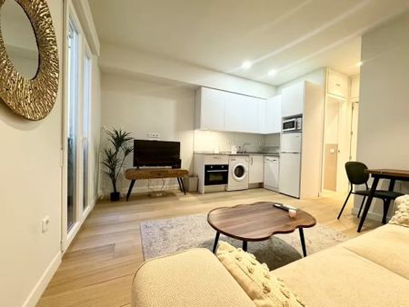 Calle de Fuencarral, Madrid, Community of Madrid 28004 - Photo 2