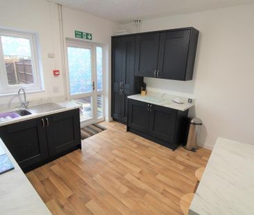 1 bedroom in a house share to rent - Photo 6