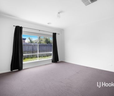 16 Wolin Drive, Tarneit VIC, Belconnen - Photo 2