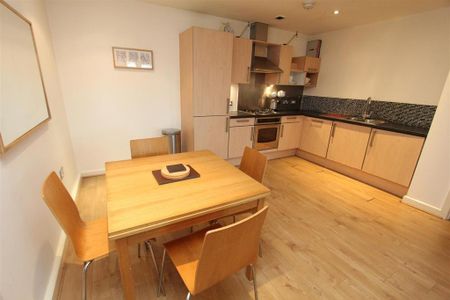 2 bedroom flat to rent - Photo 3