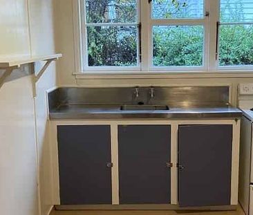 Tidy 2 Bedroom with large backyard - Photo 3