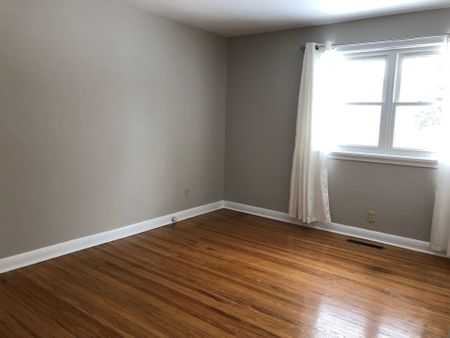 For Lease - 68 Elizabeth Crescent, Belleville, Ontario - Photo 3