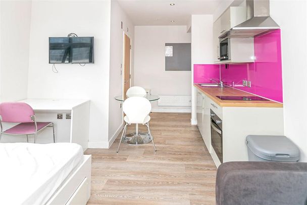 Studio to rent - Photo 1