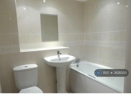 3 bedroom flat to rent - Photo 2