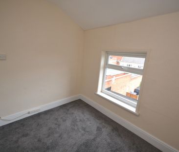 2 bed Flat for Rent - Photo 6