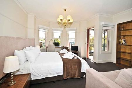 Room 6 (Ensuite) - Photo 4