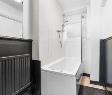 1 bedroom in a house share to rent - Photo 6