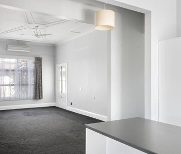 Large Family Home - Photo 2