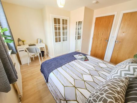 5 bedroom semi-detached house to rent - Photo 4