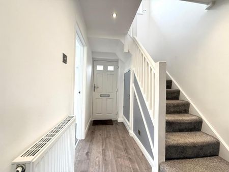 3 bedroom semi-detached house to rent - Photo 5