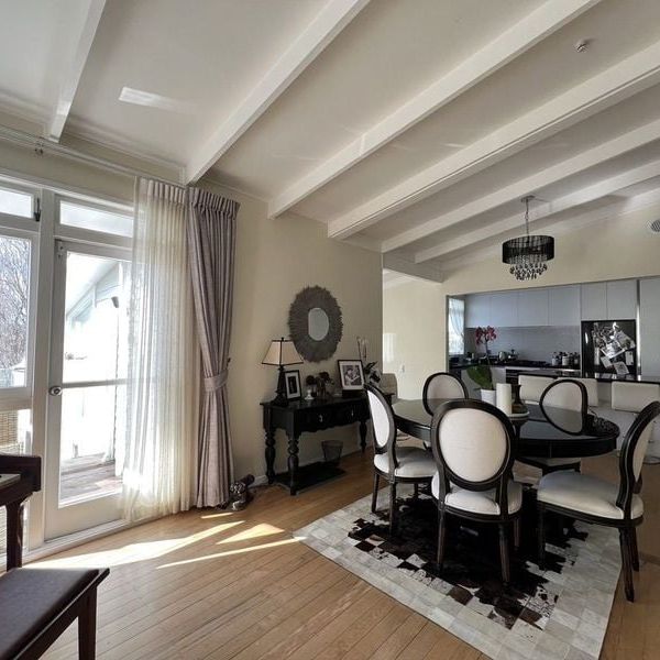 Huge 5 Bedroom, 4 Bathroom House - Photo 1