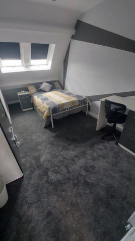 8 bedroom terraced house to rent - Photo 5