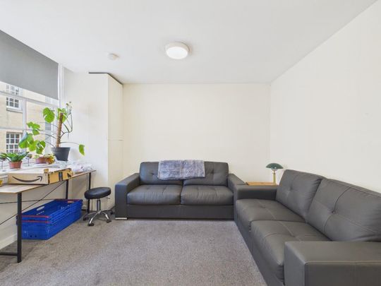 5 bedroom flat to rent - Photo 1