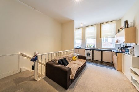 2 bedroom flat to rent - Photo 2