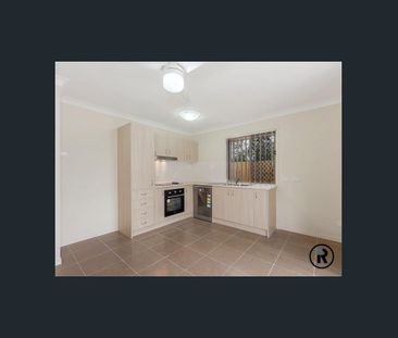 Two Bedroom Duplex with Air Conditioning - Photo 2