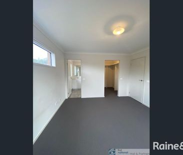 24 Highbridge Crescent, Sunbury, VIC 3429 - Photo 6