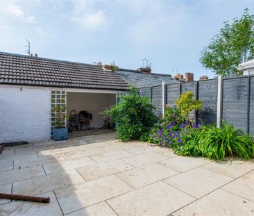 2 bed House - Mid Terrace To Let - Photo 5
