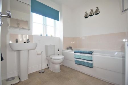 3 bedroom semi-detached house to rent - Photo 3